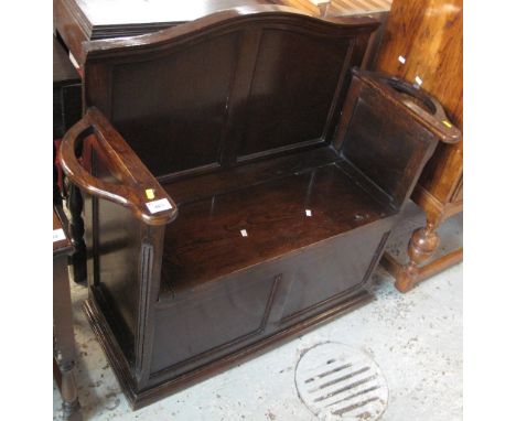 Early 20th Century oak hall seat with hinged lid.(B.P. 24% incl. VAT)   CONDITION REPORT:  99 x 38 x 87 cm.  Some evident scr