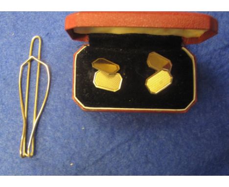 Cased pair of 18ct gold engine turned gentleman's cuff links, together with yellow metal tie clip.(B.P. 24% incl. VAT)   COND