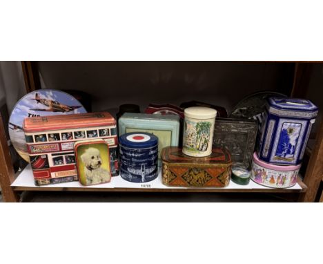 A quantity of vintage tins