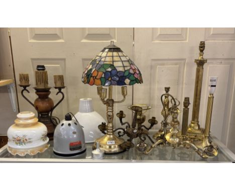 A quantity of mixed lamps &amp; lighting including a brass Corinthian column, tiffany style shade etc