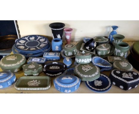 A mixed lot of assorted Wedgwood Jasperware to include plates, chargers, trinket boxes, vases etc.