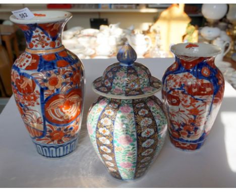 A group of ceramic items to include a Japanese Imari vase together with a further Japanese Imari vase and a Chinese ovoid for