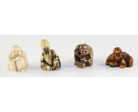 Netsuke.: 4 Netsukes aus Elfenbein und Horn. 4,1 x 3,2 x 3 cm - 3 x 2,5 x 4,5 cm.   R