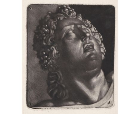 Unbekannter Künstler: (18./19. Jh.). Nach oben blickender Bacchantenkopf wohl einer Statue. Mezzotinto auf Bütten. 12,7 x 10,