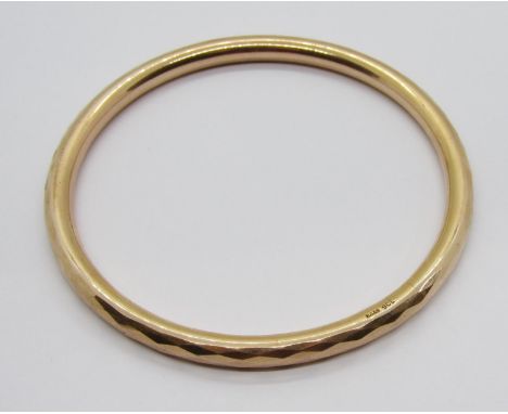 9ct hollow arm bangle with faceted detail, maker Henry Griffith &amp; Sons Ltd, inner diameter 8.4cm, outer 9.5cm approx, 23.