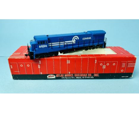 Atlas HO Scale U36C Conrail Locomotive Boxed