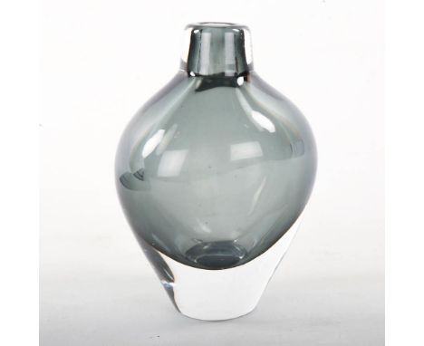 SVEN PALMQUIST for Orrefors, a small vase signed to base - Orrefors PU 3807, height 12.5cm