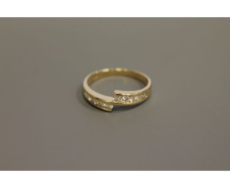 An 18ct gold 10 stone diamond ring, size O