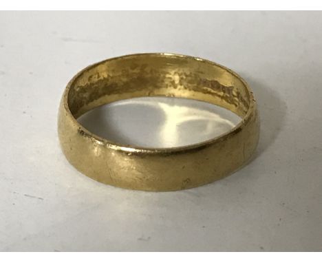 A lady's 22ct gold ring  