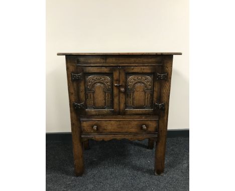 A Chapmans Siesta double door oak cabinet fitted a drawer 