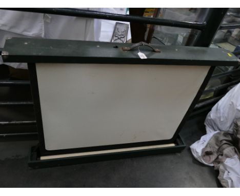 Extending projector screen, 112 cm long x 85 cm high 