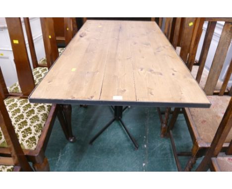 Modern pine and metal rectangular table, height 73 cm, length 128.5 cm, diameter 68 cm 