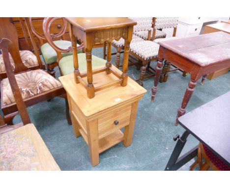 Modern oak bedside table with single drawer, height 61 cm, width 45 cm, depth 45 cm, and oak stool