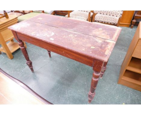 Victorian pine table with turned legs