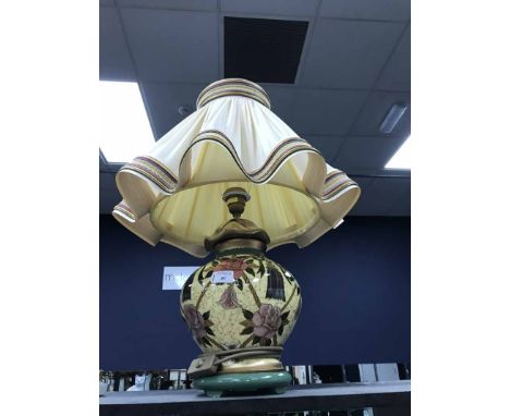 CERAMIC FLORAL TABLE LAMP