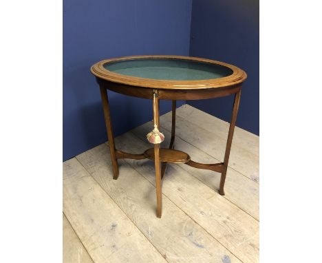 Edwardian inlaid light mahogany oval glazed bijouterie table, with hinged lid, on 4 slender tapered legs, united by a small u