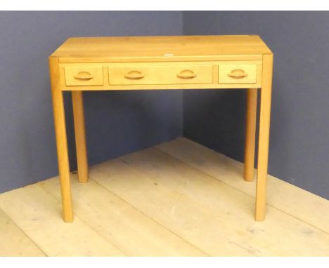 Good quality, Contemporary light oak side table with 3 drawers to front 90cm Long (good condition) PURCHASERS: PAYMENT BY BAN