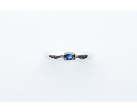burnished set, ring size M½, total weight 8.6 grams
