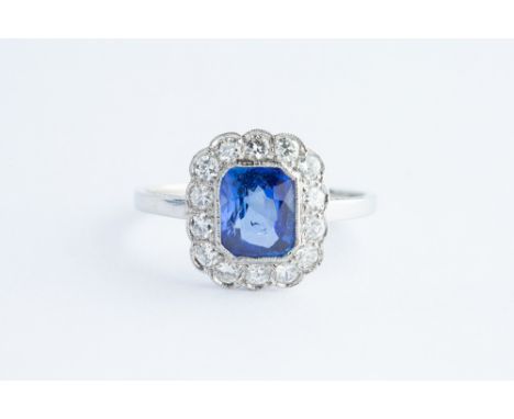 ring size T, total weight 2.8 grams, complete with a certificate from Gemmomological Certification Services, Report #80275-02