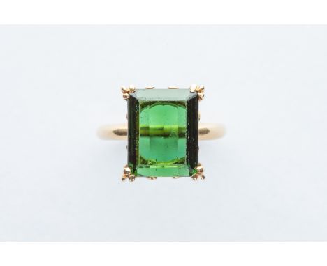 emerald measures approx 13mm x 11mm, ring size O, total weight 5 gramsNOTE: This is a doublet stone - Some minor chips and ab