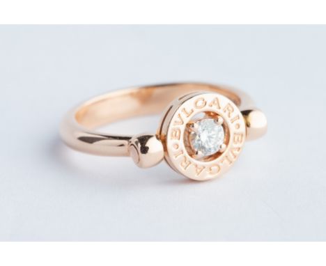 claw set diamond approx 0.20ct, pivoting disc mount, ring size P½, total weight 6.4 grams