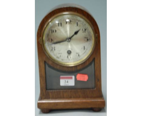 An early 20th century oak cased mantel clock 