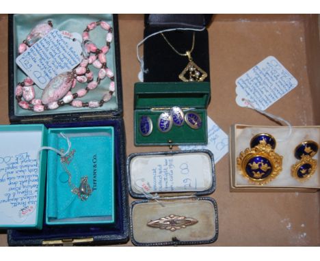 A mixed lot of costume jewellery to include; Art Nouveau wooden beaded necklace, rolled gold and amethyst brooch, silver cuff