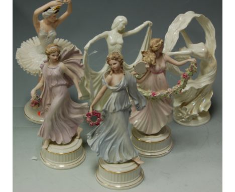 Six various modern porcelain figurines to include; Worcester and Wedgwood examples  Condition Report / Extra Information Ball