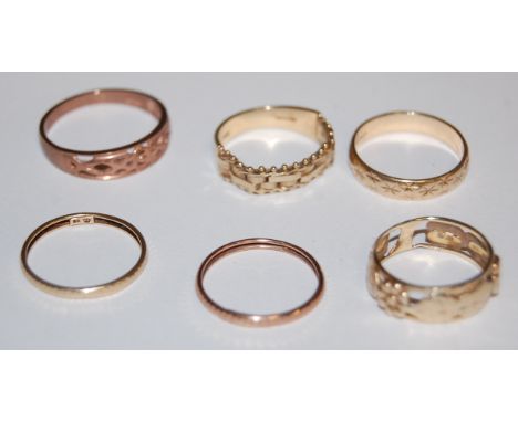 Five various 9ct gold band rings to include pierced examples, 7.4g and one 14ct gold half gatelink ring, 3.1g (6)