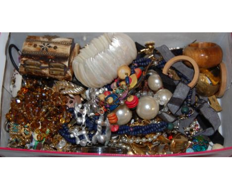 A mixed lot of costume jewellery to include; cut glass beaded necklaces, paste set brooches, trinket box, faux pearls, napkin