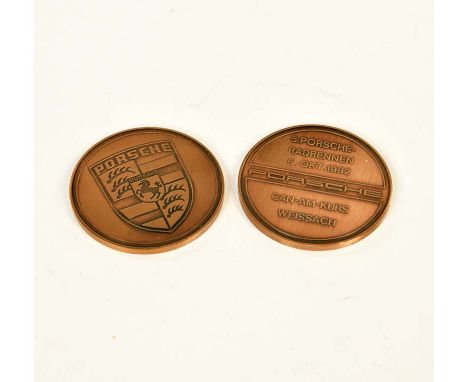   2 Plaketten Porsche Radrennen 1981, 6 cm, Z 1        2 Badges Porsche Cycle Race 1981, C 1      