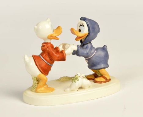   Goebel, Donald  + Daisy, W.-Germany, 16 cm, Porzellan, Z 1        Goebel, Donald  + Daisy, W.-Germany, porcelain, C 1      