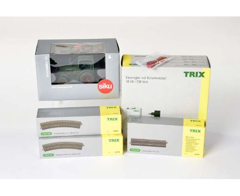   Trix, Siku: Traktor, Schienen + Trafo, W.-Germany, Spur H0, neuwertige Lagerware        Trix, Siku: Tractor, Tracks + Trans