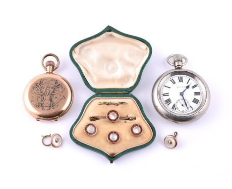 
	
		Y&nbsp;THOMAS RUSSELL &amp; SON, A GILT METAL HUNTER POCKET WATCH
		The watch with a signed circular dial, with Roman nu