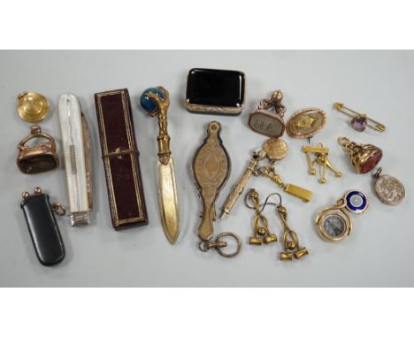Mixed collectables including a yellow metal clam shell mourning pendant, 22mm, a George III yellow metal and plaited hair mou