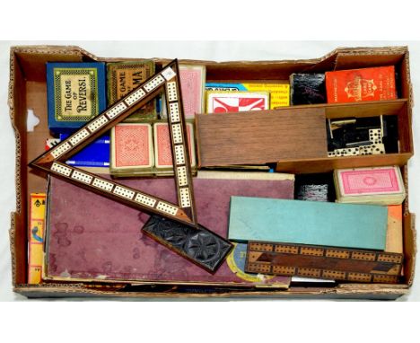 TWO VICTORIAN INLAID WOOD CRIBBAGE BOARDS WITH A QUANTITY OF EARLY 20TH CENTURY AND LATER TABLE AND BOARD GAMES INCLUDING DOM