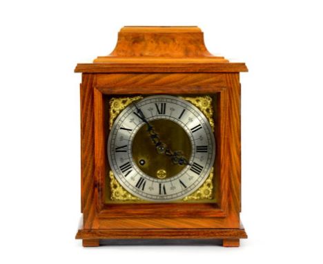 A WALNUT MANTLE CLOCK IN ENGLISH 17TH CENTURY STYLE THE MOVEMENT STRIKING ON A BELL, 28CM H, LATE 20TH CENTURY