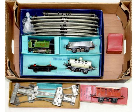 A HORNBY 'O' GAUGE NUMBER 201 TANK GOODS TRAIN SET COMPRISING LNER 0-4-0 CLOCKWORK LOCOMOTIVE, ESSO TANKER, WAGON AND TIMER W