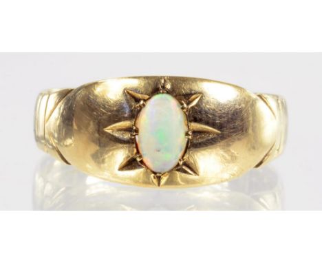 AN OPAL RING GYPSY SET IN GOLD, 2.2G