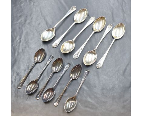 A cased set of six George VI silver teaspoons, having decorative line work to terminals, marks for Birmingham 1938, maker Wil