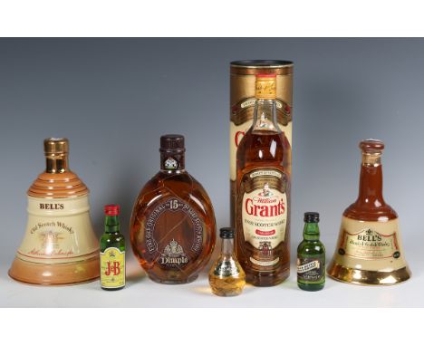 Grants Family Reserve Finest Scotch whisky (1), Dimple de Luxe 15 year old Scotch whisky (1), Bells Scotch whisky decanters (