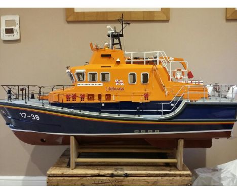 Speedline Severn 1/12 scale model of a RNLI Tobermory 17 39 . Approx 57 inch length,18 inch wide, 37 inch high. Built to the 