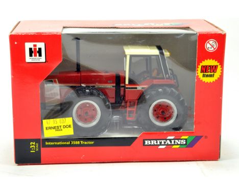 Britains 1/32 Farm Issue comprising International 3588 Snoopy Tractor. NM to M in Box.