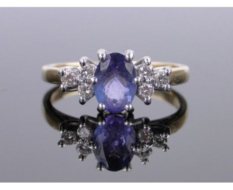 An 18ct gold 7 stone sapphire and diamond cluster ring,size K.