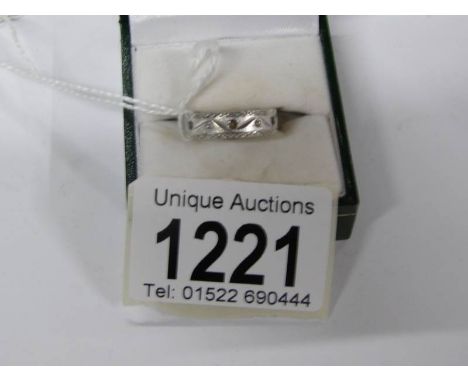 A 9ct white fold ring, size K