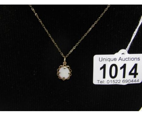 A 9ct yellow gold and opal pendant on 9ct gold chain