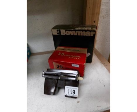 A bakelite 3D view-master viewer and a vintage calculator 