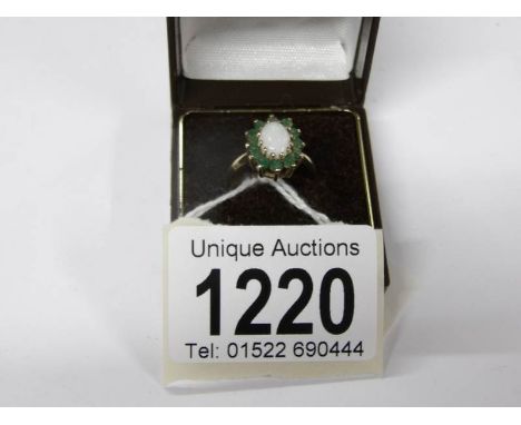 A 9ct gold ring set central opal, size L