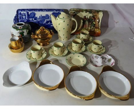 Collection of assorted ceramics inc. Susie Cooper part coffee service (5 cups, 6 saucers, a jug) in green spot design; 4 piec