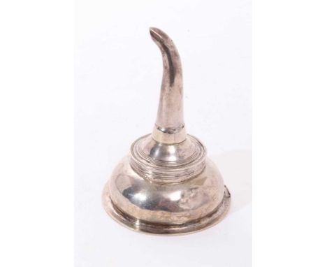 George III silver wine funnel of conventional form, with reeded borders, detachable funnel and muslin ring, suspension hook l